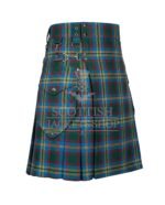 Tartan utility kilt cargo pockets kilt for men Side view with adjustable straps